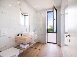 Luxury Villa With Private Indoor and Outdoor Pool