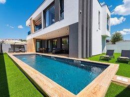 Luxury Villa With Private Indoor and Outdoor Pool