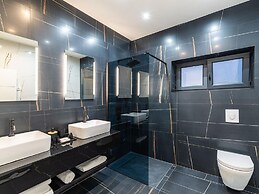 Luxury Villa With Private Indoor and Outdoor Pool