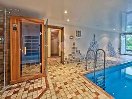 Tasteful Holiday Home With Private Pool