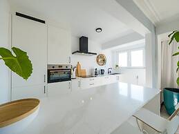 Apartment With Hinterland Views