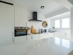 Apartment With Hinterland Views