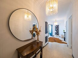 Apartment With Hinterland Views