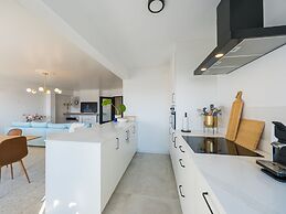 Apartment With Hinterland Views