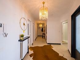 Apartment With Hinterland Views