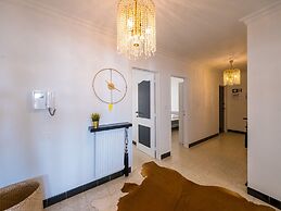 Apartment With Hinterland Views