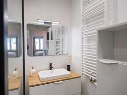 Apartment With Hinterland Views