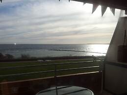 Sea View E&J Paul Comfortable Vacation Home