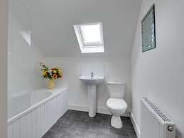 Beach Retreat 1bhk Apt in Skinnigrove