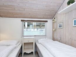 6 Person Holiday Home on a Holiday Park in Hemmet