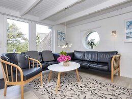 6 Person Holiday Home on a Holiday Park in Hemmet