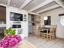 6 Person Holiday Home on a Holiday Park in Hemmet