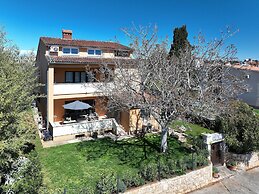 Comfortable Apartment With Private Terrace