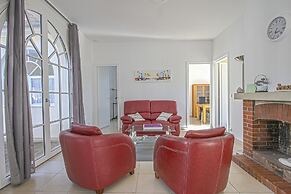Comfortable Holiday Home With Garden
