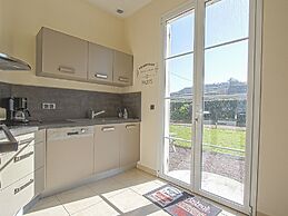 Comfortable Holiday Home With Garden