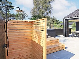 10 Person Holiday Home in Blavand