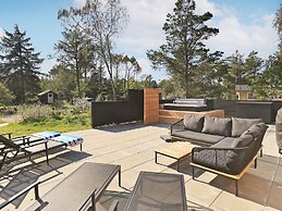 10 Person Holiday Home in Blavand