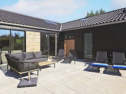 10 Person Holiday Home in Blavand