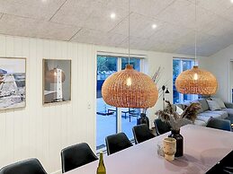 10 Person Holiday Home in Blavand