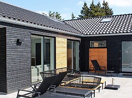 10 Person Holiday Home in Blavand