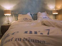 Villa Garden Cloud 7