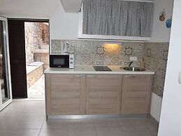 Adorable Home With Private Terrace