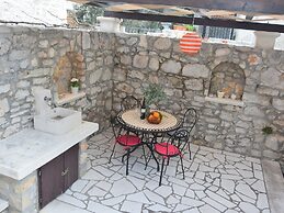 Adorable Home With Private Terrace