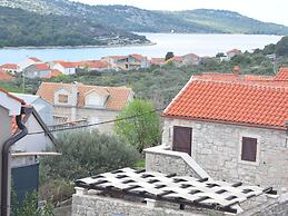 Adorable Home With Private Terrace
