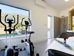 Luxury Villa With Heated Pool and Sauna