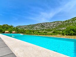 Luxury Villa With Heated Pool and Sauna