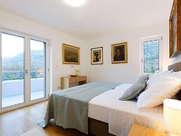 Luxury Villa With Heated Pool and Sauna