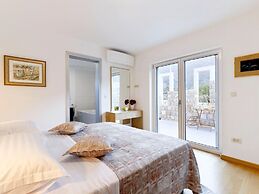 Luxury Villa With Heated Pool and Sauna