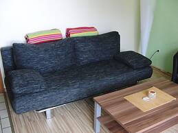 Karlo 4 Modern Retreat