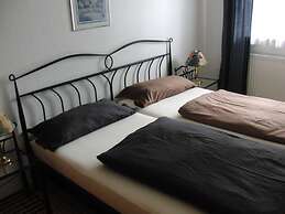 Karlo 4 Modern Retreat