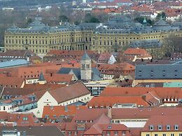 Black Modern Retreat