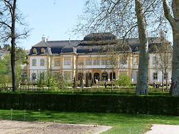 Black Modern Retreat