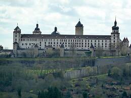 Black Modern Retreat