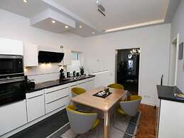 Fischer 2 Modern Retreat