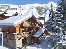 Spacious Chalet With a Sauna and Outdoor Pool