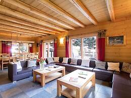 Spacious Chalet With a Sauna and Outdoor Pool