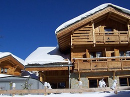 Spacious Chalet With a Sauna and Outdoor Pool