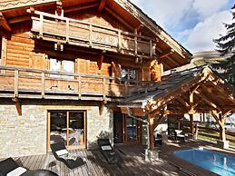 Spacious Chalet With a Sauna and Outdoor Pool