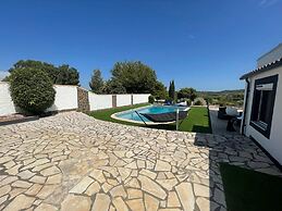 Modern Holiday Home With Pool