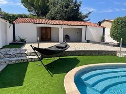 Modern Holiday Home With Pool