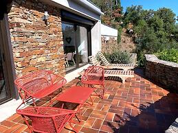 Villa for 8 People in an Estate Near the sea