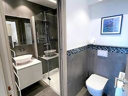 Villa for 8 People in an Estate Near the sea