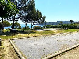 Villa for 8 People in an Estate Near the sea