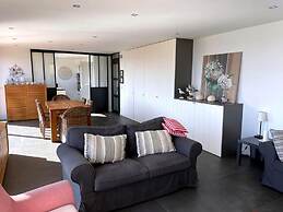 Villa for 8 People in an Estate Near the sea