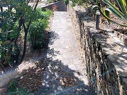 Villa for 8 People in an Estate Near the sea