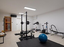 Luxury Villa With Swimming Pool and Sauna